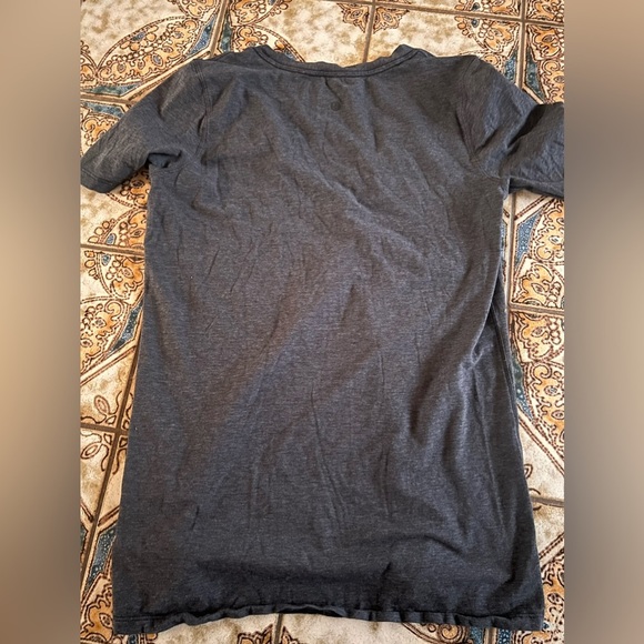 Lululemon heathered deep gray Short Sleeve t shirt v neck - Picture 3 of 7